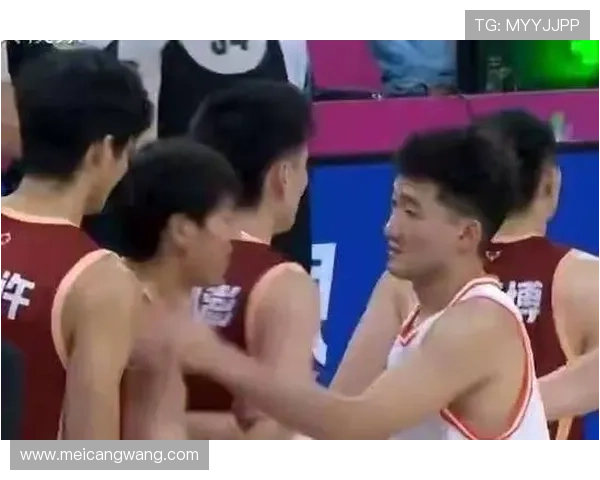 篮球赛场意外变身格斗场张昊抱摔胡金秋引发孙铭徽强烈不满 篮球赛场意外变身格斗场张昊抱摔胡金秋引发孙铭徽强烈不满